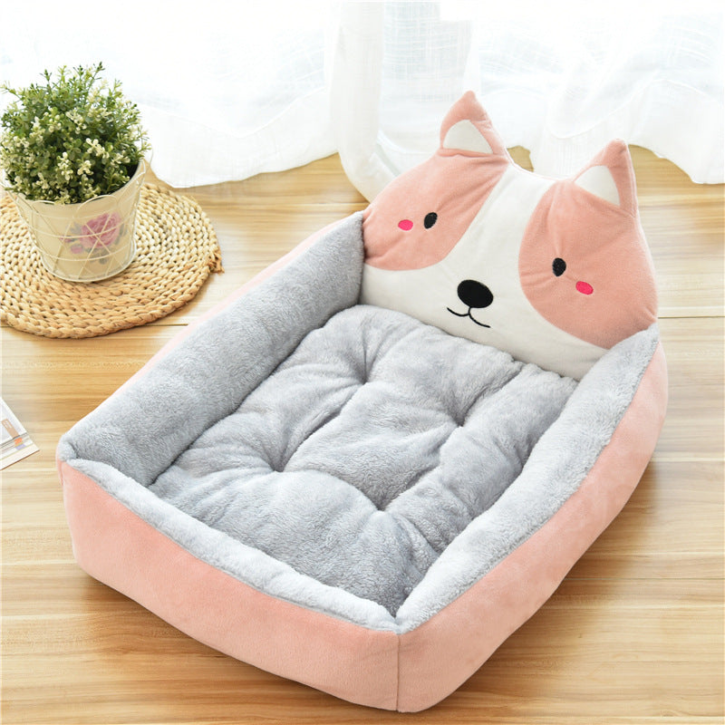 Grand lit molletonné pour accueillir animaux de compagnie.