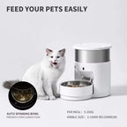 Distributeur automatique intelligent de croquettes pour animaux.