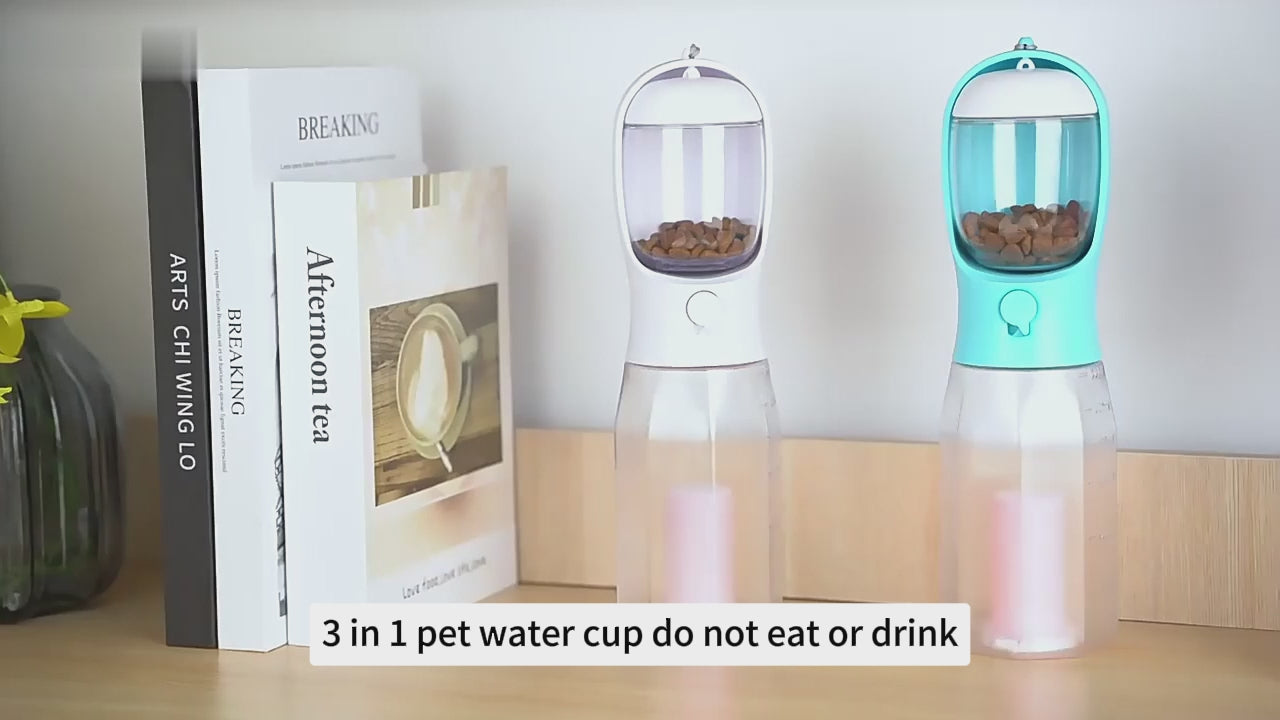 Croquettes, tasse à eau pour chien et sac poubelle : 3 en 1 !